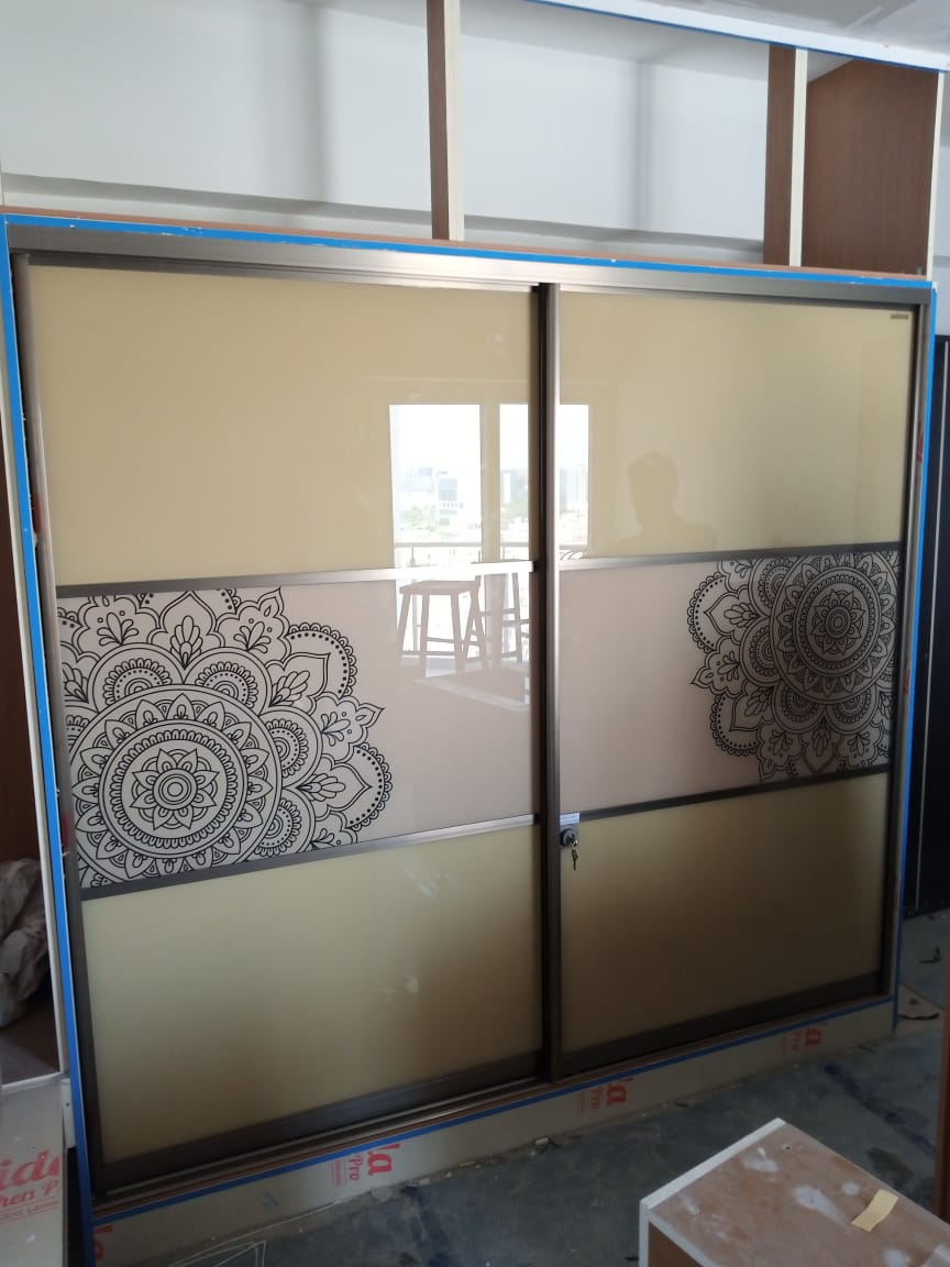 best-lacquer-glass-dealers-manufactuers-in-gurgaon-gurugram-best-lacquer-glass-designs-in-gurgaon-india